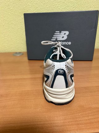 New Balance 740 Plata y Blanco