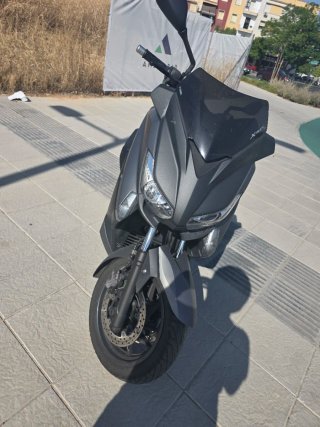 Yamaha XMAX 400 Maxi Scooter Negra/Gris