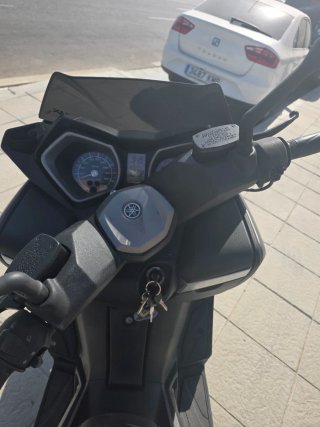 Yamaha XMAX 400 Maxi Scooter Negra/Gris
