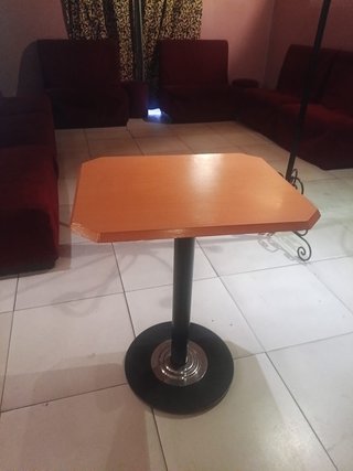 Mesa rectangular de pie (varias)