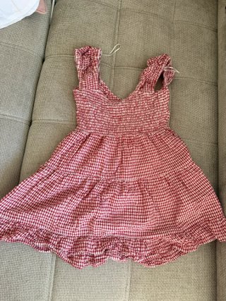 Vestido de verano a cuadros rojo y blanco