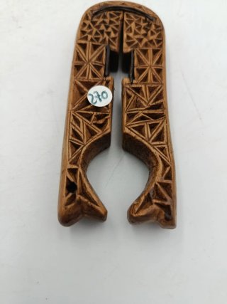 ANTIGUO CASCAPIÑONES DE MADERA TALLADO