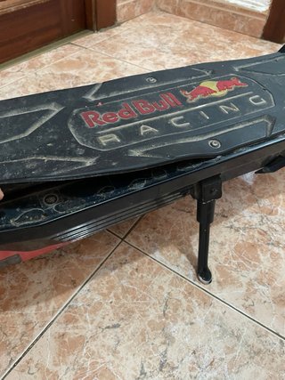 Patinete Eléctrico Red Bull Racing