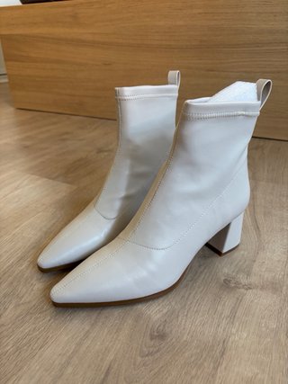 Botines blancos tacón cuadrado punta fina