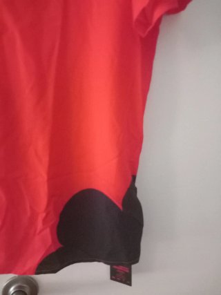 Camisa Gawx x Shein Roja y Negra con etiqueta.