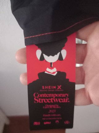 Camisa Gawx x Shein Roja y Negra con etiqueta.