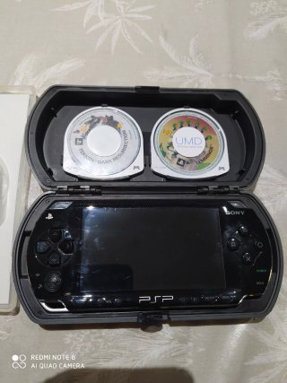 PSP Nera con Custodia e 4 Giochi