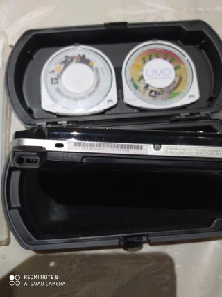 PSP Nera con Custodia e 4 Giochi