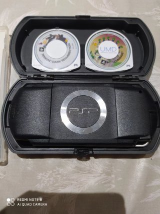 PSP Nera con Custodia e 4 Giochi