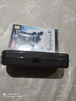 PSP Nera con Custodia e 4 Giochi