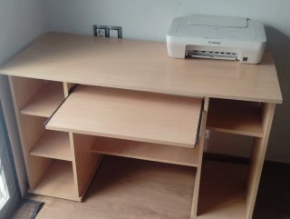 Mesa de escritorio de madera