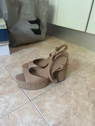 Sandalias tacón beige