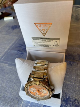 Reloj Guess Dorado y Plateado con Cristales
