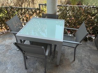 Mesa extensible cristal y 4 sillas jardín