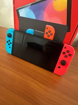 Nintendo Switch OLED + 3 Giochi Top, Come nuova!