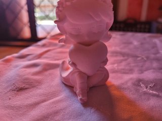 Bambolina in gesso con cuore