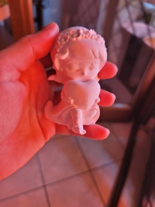 Bambolina in gesso con cuore