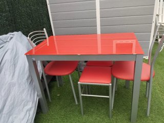 Mesa de jardín cristal y metal roja