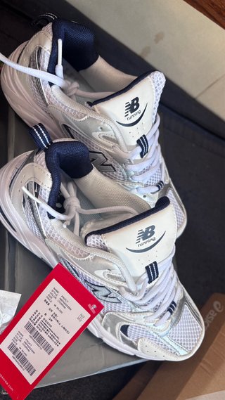 New Balance Mujer Plata y Blanco