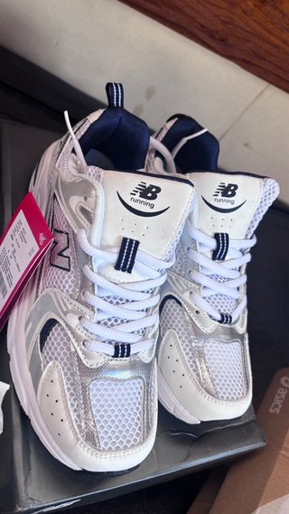 New Balance Mujer Plata y Blanco