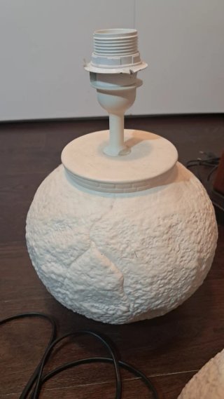 Base de lámpara blanca de mesa
