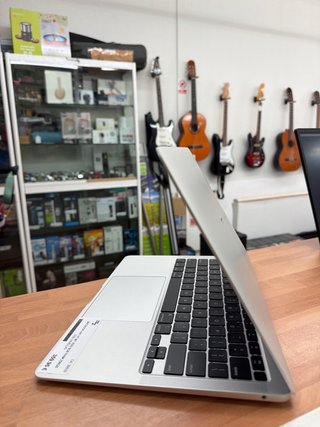 MacBook Air 13” M1 2020 8GB RAM 256GB SSD