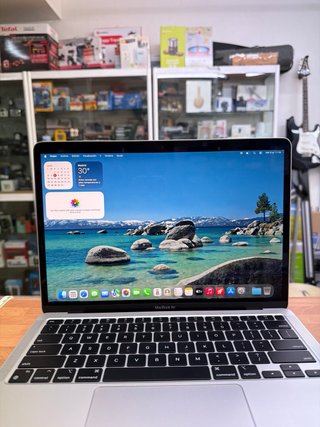 MacBook Air 13” M1 2020 8GB RAM 256GB SSD