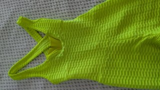 Mono enterizo deportivo neón