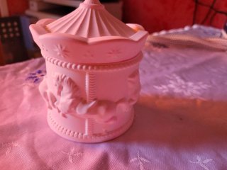 Carosello portaoggetti fatto a mano in  rosa