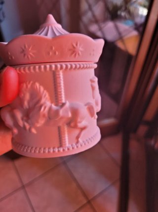 Carosello portaoggetti fatto a mano in  rosa