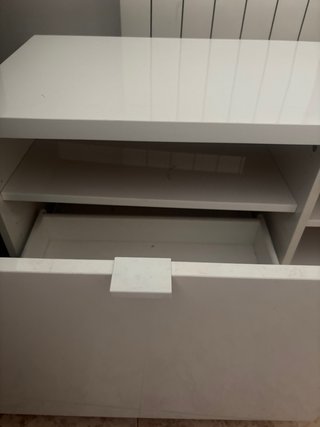 Mueble de salón blanco