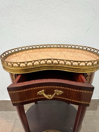 Mesita auxiliar francesa de madera y mármol