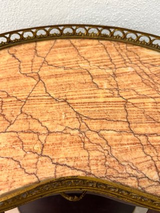 Mesita auxiliar francesa de madera y mármol