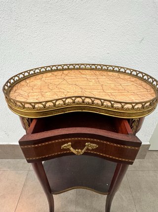 Mesita auxiliar francesa de madera y mármol