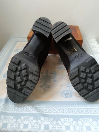 Botines de ante negro con cremallera