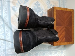Botines de ante negro con cremallera