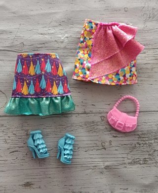 Accesorios Barbie: 2 Faldas, Bolso y Zapatos