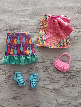 Accesorios Barbie: 2 Faldas, Bolso y Zapatos