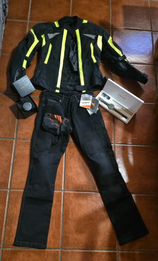 Se vende lote completo pantalón negro talla M muje