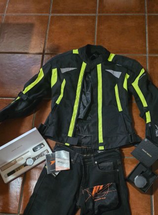 Se vende lote completo pantalón negro talla M muje