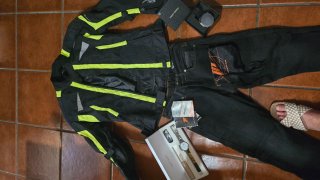 Se vende lote completo pantalón negro talla M muje