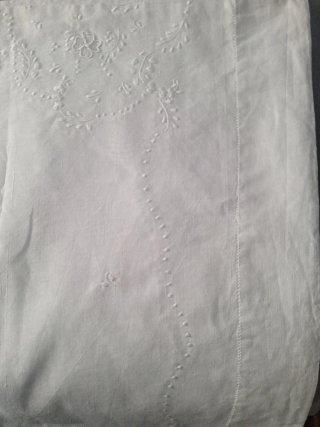Sabana encimera de lino bordada 144 almohada