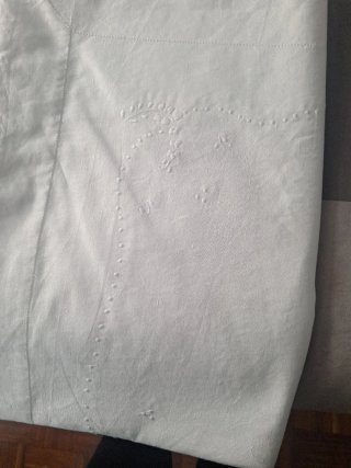Sabana encimera de lino bordada 144 almohada