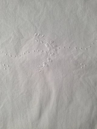 Sabana encimera de lino bordada 144 almohada