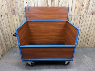 BOX CON RUEDAS Y TAPA 135X85X110CM