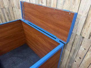 BOX CON RUEDAS Y TAPA 135X85X110CM