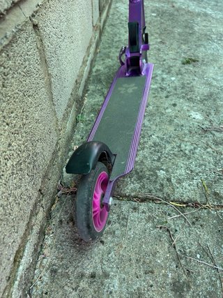 Patinete morado