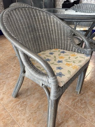 Conjunto mesa y 4 sillas mimbre