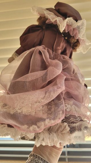 Muñeca porcelana vintage gala victoriana