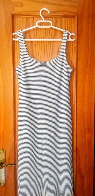 Vestido ceñido rayas escotado